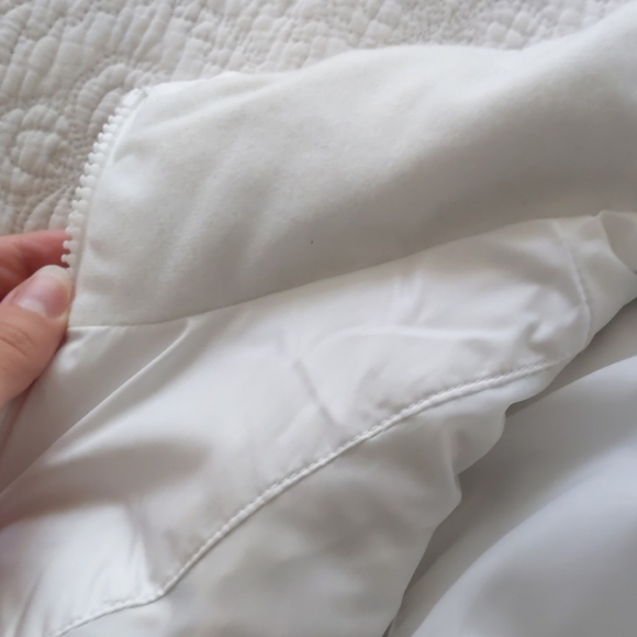 NWOT Eddie Bauer Down Vest - Picture 10 of 11